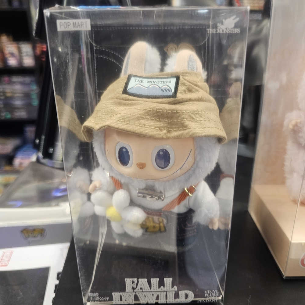 Fall in the Wild Vinyl Figure - Tan and White